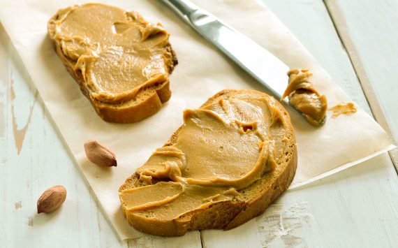 FitReceita: Pasta de Amendoim Caseira – Super rápida e fácil de fazer!